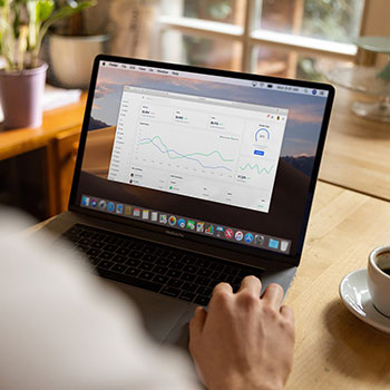 菠萝TV四步对照：先看配乐是不是推情绪，再把截图补上下文（写作也能用）